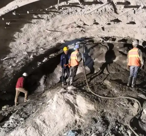 三门拱顶带模注浆料的施工流程及注意事项